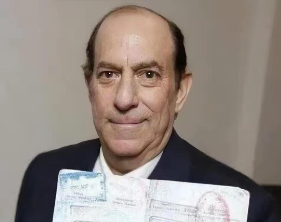 1987年，一美国人花200万买了一张不限次数的飞机票，航空公司很开心以为遇到了