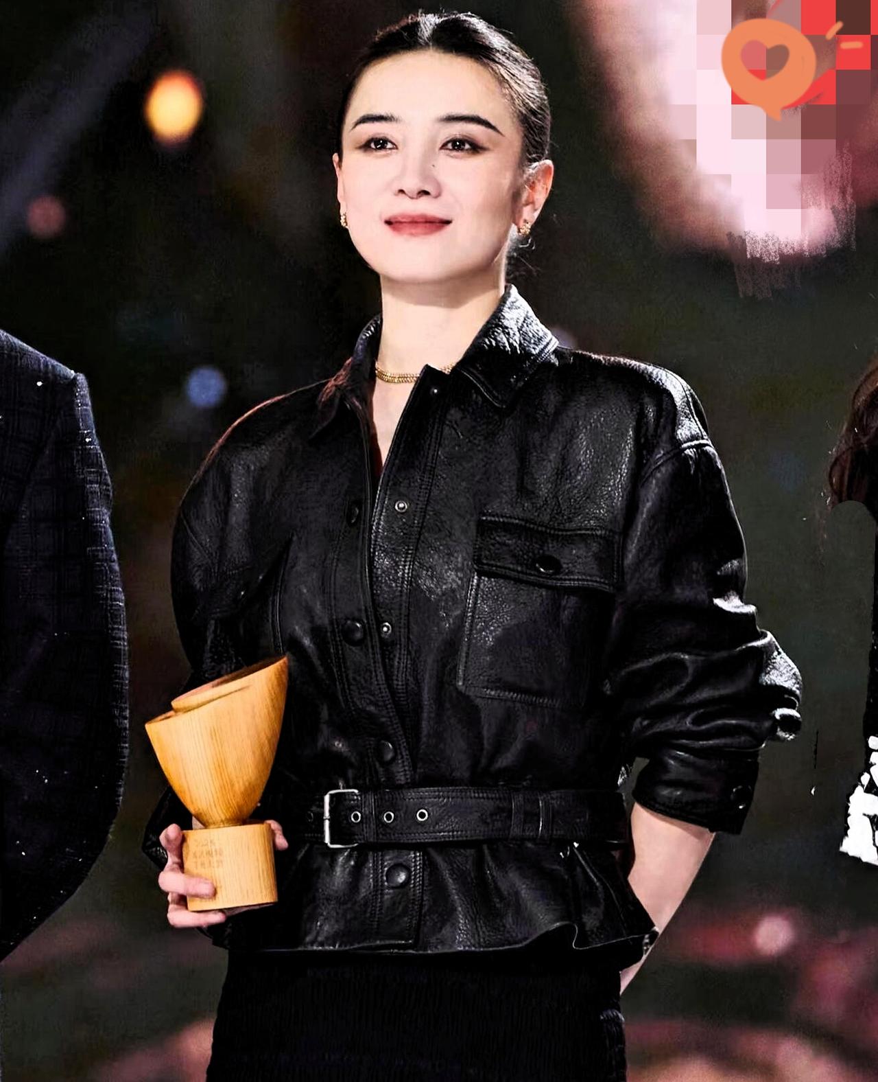 2025年，宋佳干了一件让整个娱乐圈都瞠目结舌的事——她居然在半年内，把中国电视