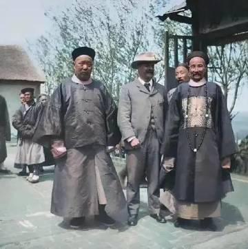 1901年，慈禧为了取悦洋人，命令军机处大臣赵舒翘自杀，上午八点，赵舒翘接连吃了
