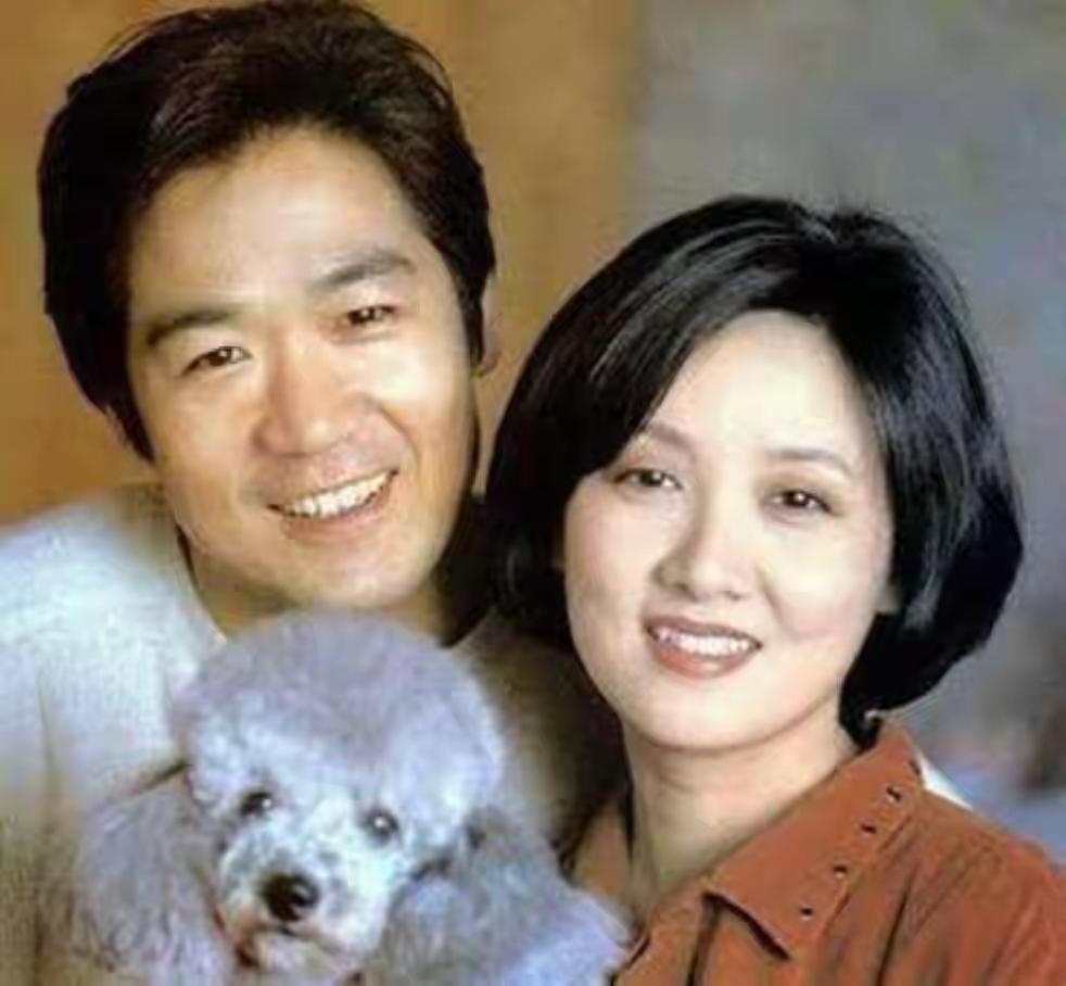 别再信“上交工资就是好丈夫”！张国立30多年把收入全交，却差点弄丢婚姻，这真相戳