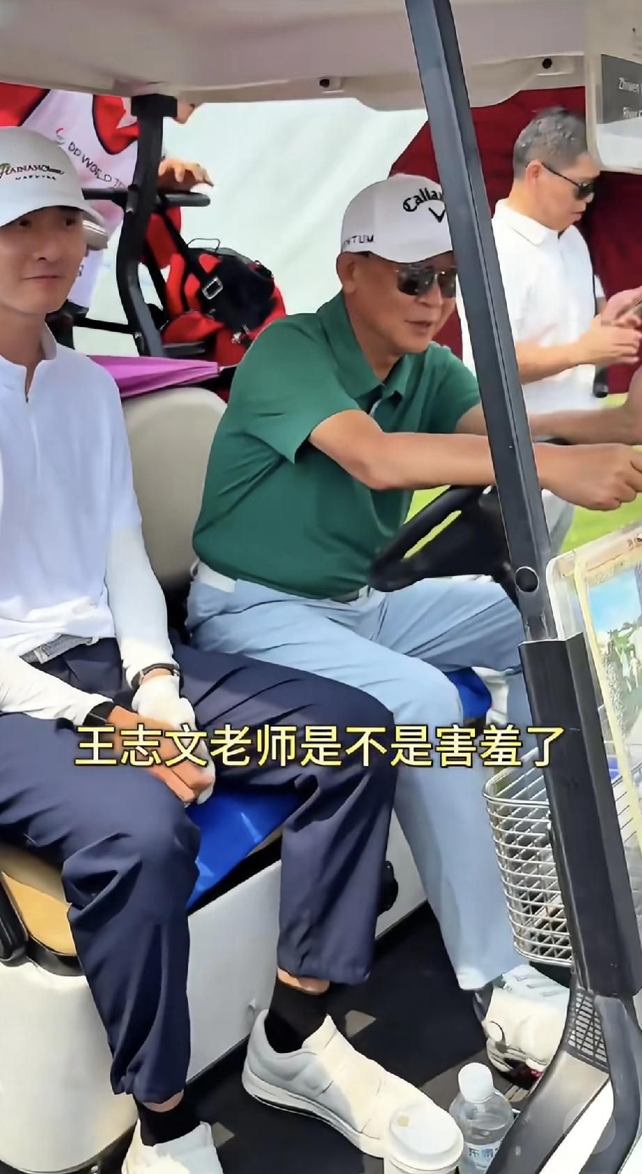 王志文海南打高尔夫，60岁皮肤太黑了，像70多岁的!近日，王志文现身海南海口