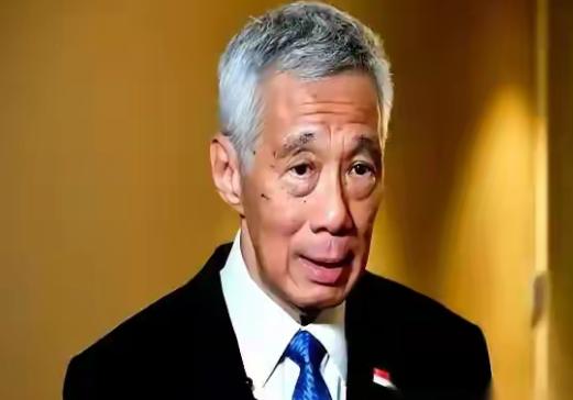 四十条巨轮，头都不回，直接绕过新加坡，奔着海南洋浦就去了，新加坡那边，据说只能干