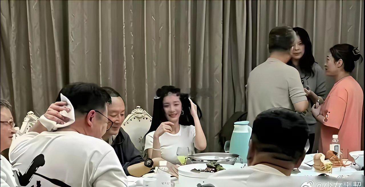 原来，明星私下的饭局都是素颜呀
