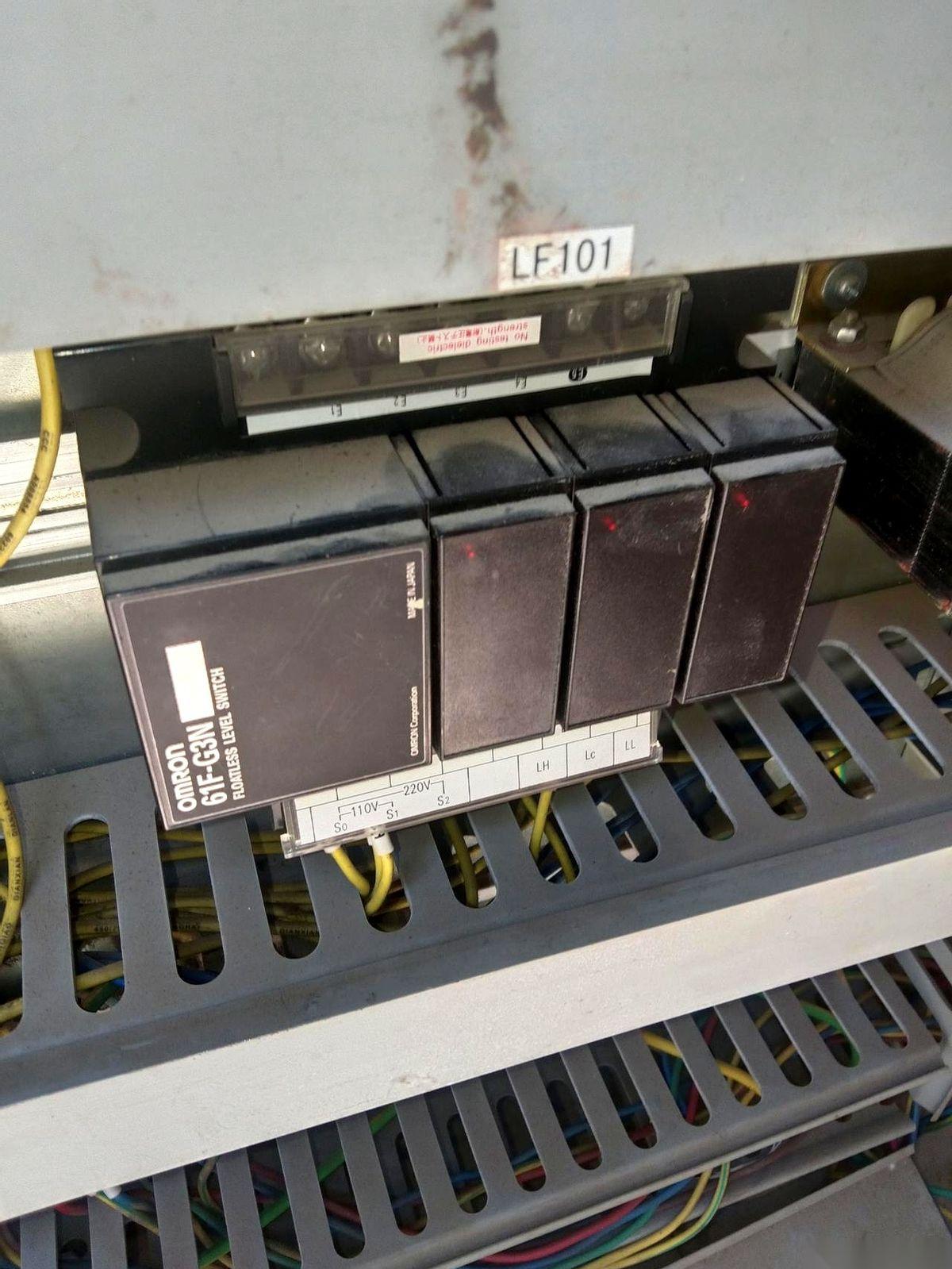 一个电柜，一个不认识的进口玩意儿，就把一个老电工的尊严给干碎了。我哥，50多，