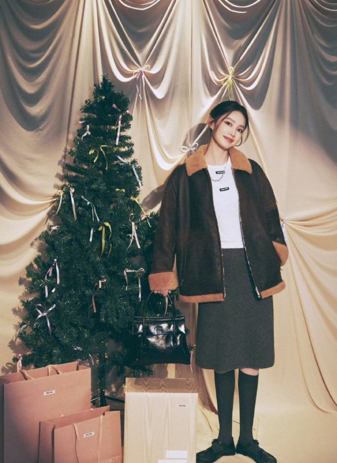 MIUMIU是懂小姐姐们的喜好的，新年新穿搭，真的可以搞！​​​