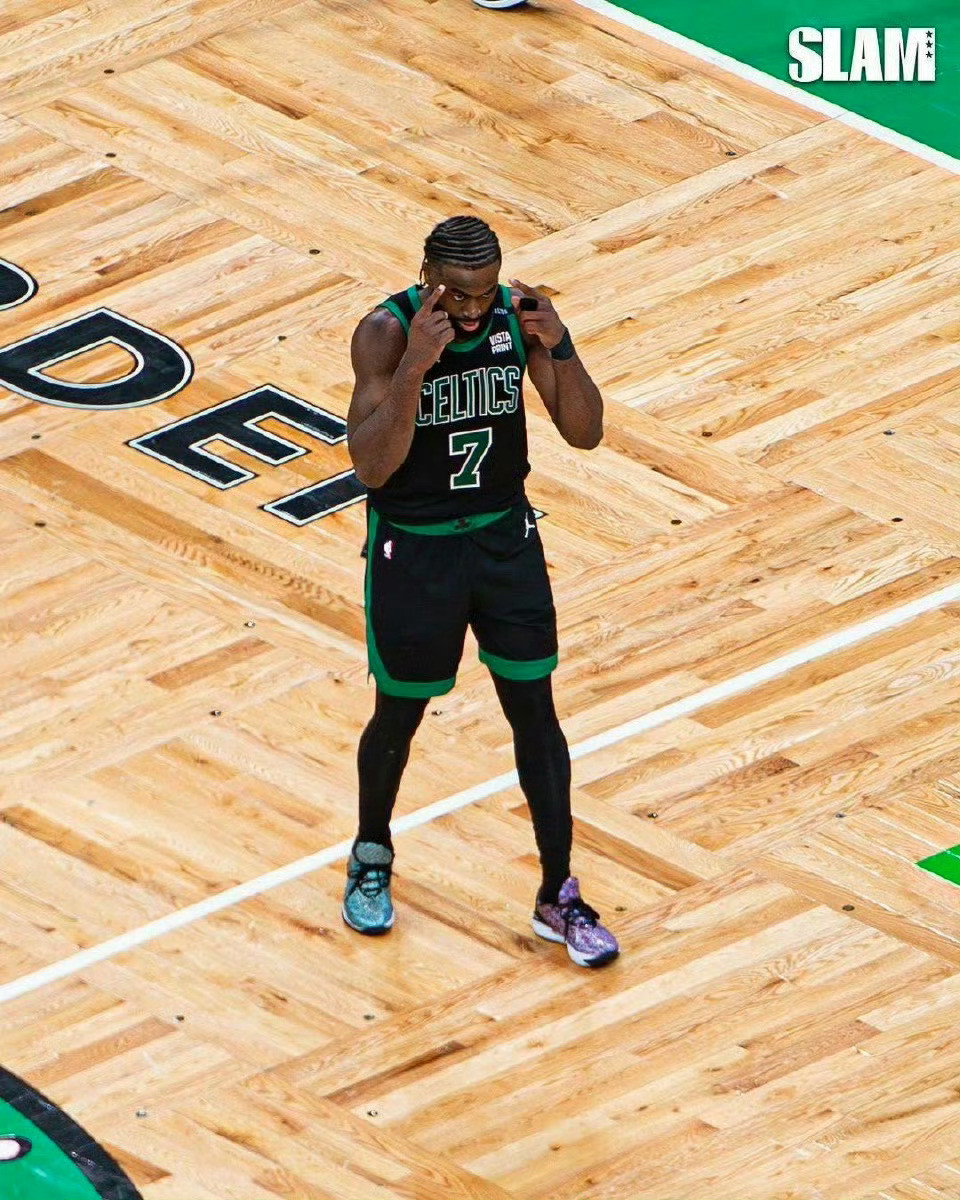 这赛季至今的杰伦-布朗，值得MVP前三？？——场均轰下29.3分，联盟第三——6