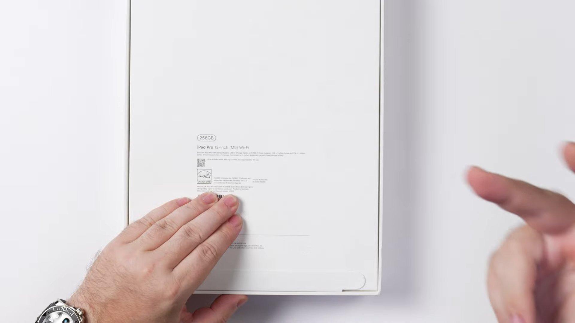 国外毛子哥又开箱了尚未发布第八代的iPadPro，搭载M5处理器，从跑分来看M