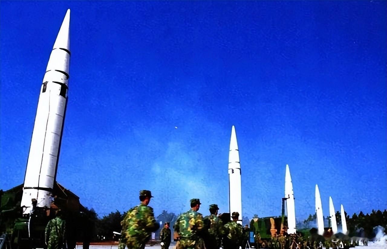 中国核弹头数量十年翻倍，美国报告急了，1500枚到底意味着什么？最近翻了几份公