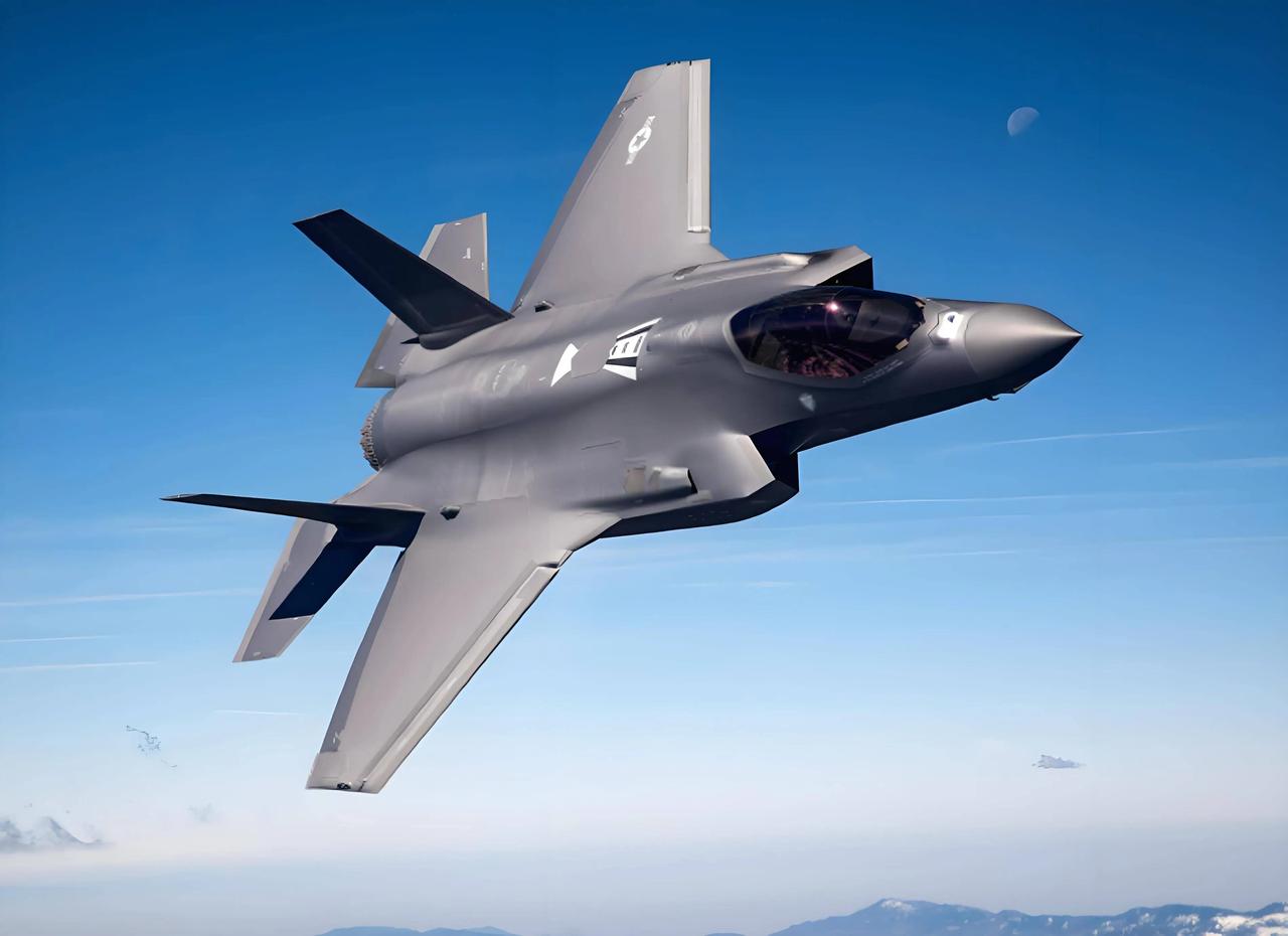 突发！中国国防部今天凌晨重磅发声，点名澳大利亚外媒今天紧盯中国，原因是中国军