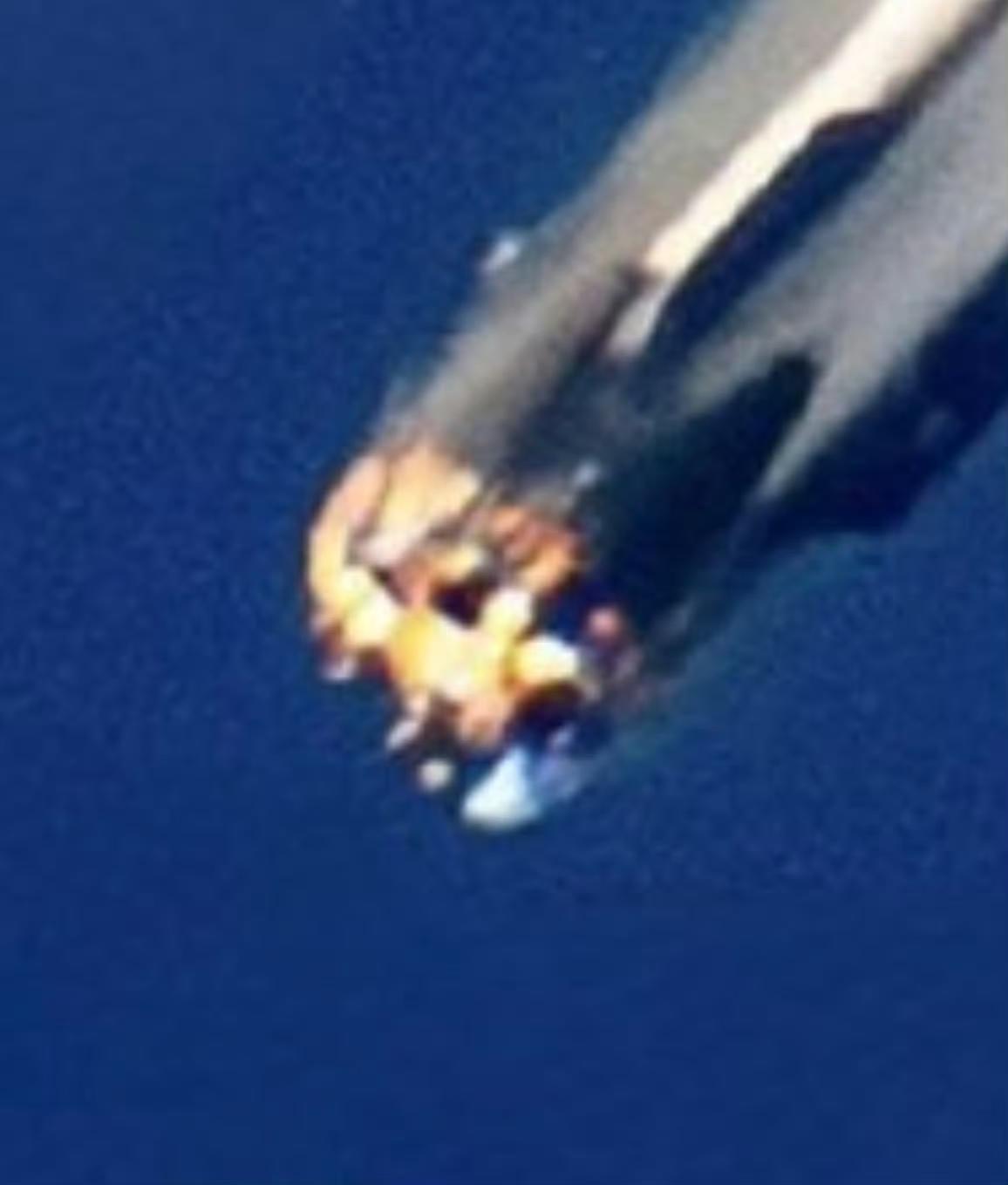 长征十二号甲（CZ-12A）一级火箭在再入阶段被拍到发动机舱外环已完全损毁，九台