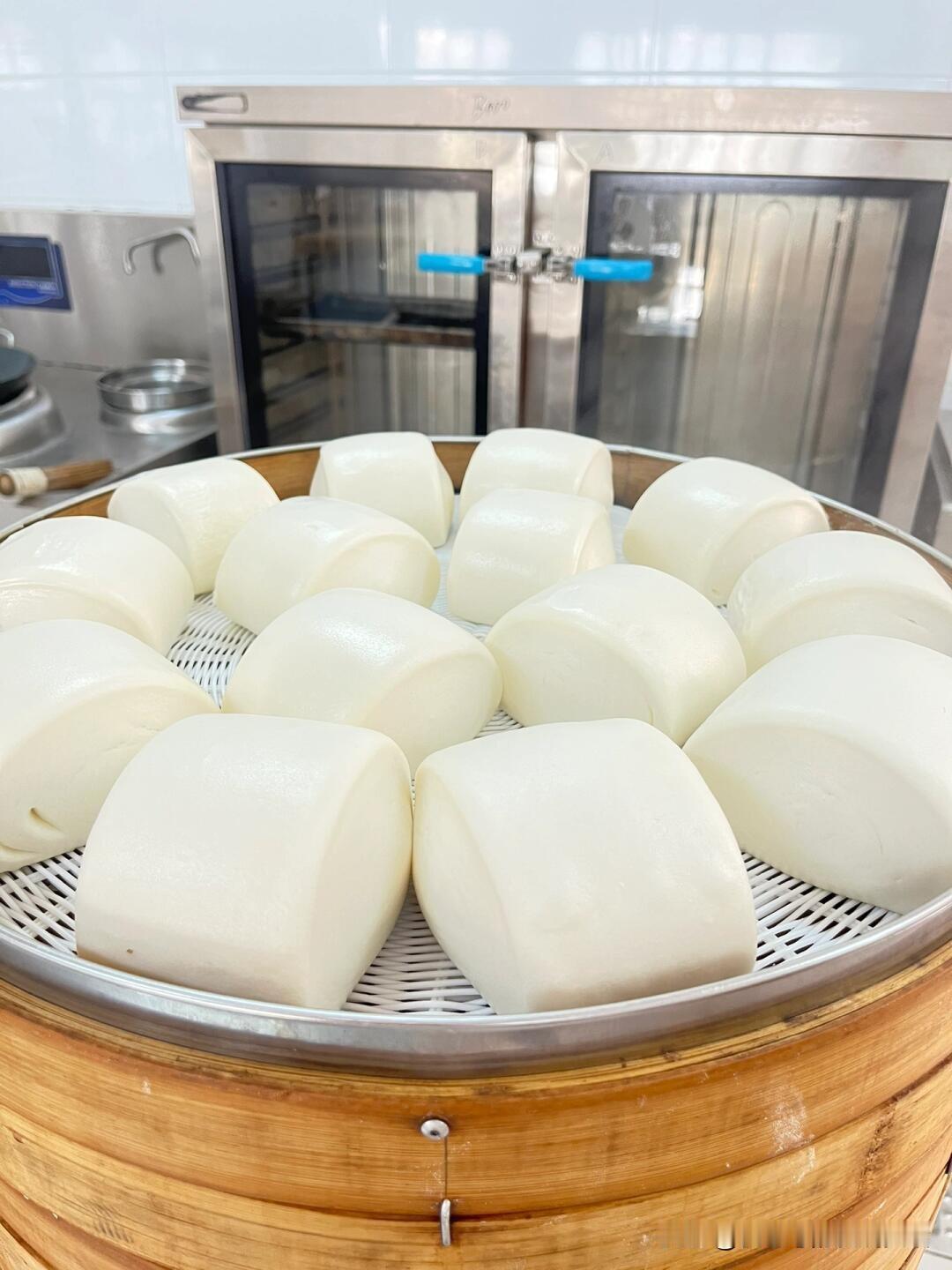 农民能吃上白面馒头，摆脱饥饿贫穷，包产到户居功至伟大家还记不记得？过去想吃