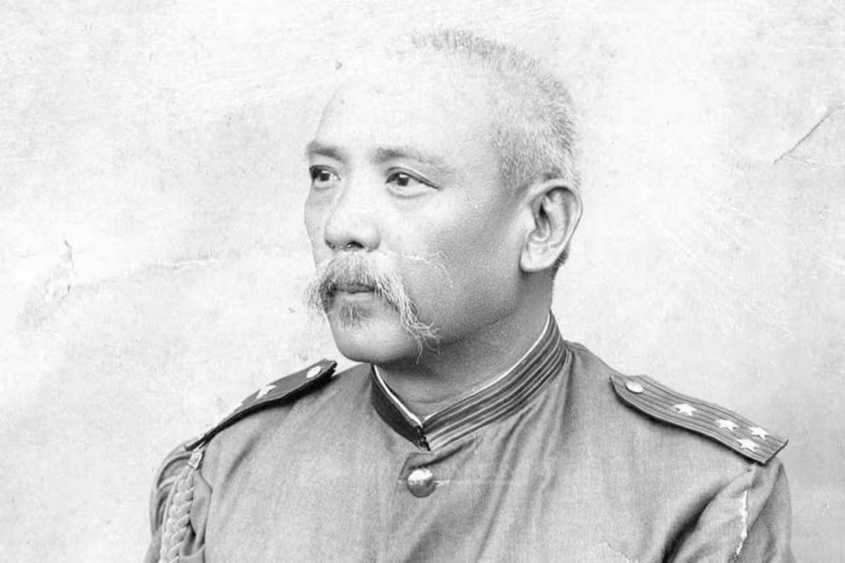 袁世凯到底为什么要实行君主立宪当皇帝，而不是继续当大总统？我想是不是因为他怕死？