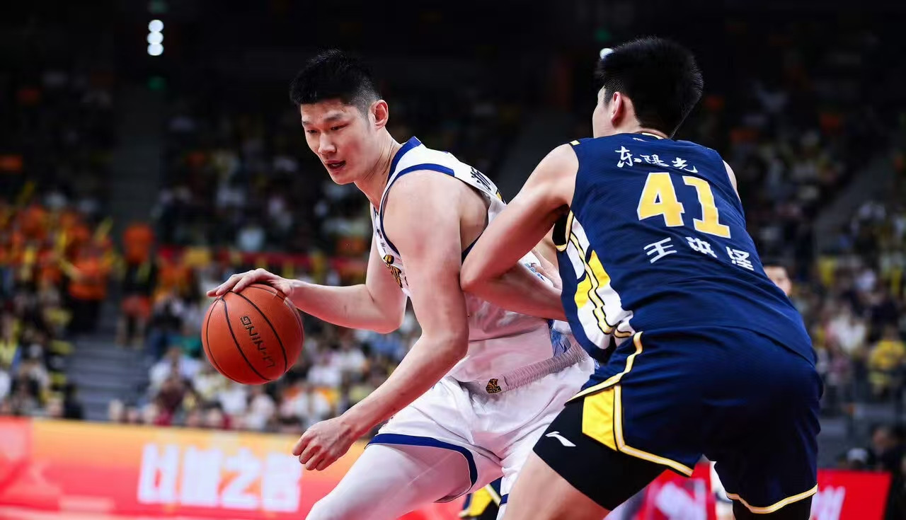 裁判又唱主角，广东拒绝被逆转，内线依旧被爆，不过外线投射给力