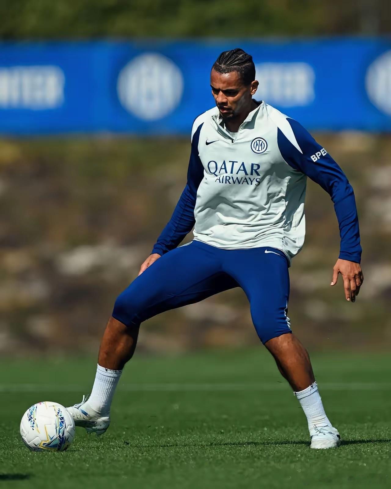 国际米兰国际米兰于周二重启训练：恰尔汗奥卢已全面参与合练，巴斯托尼完成了首阶