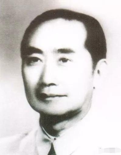1947年，国军师长李铁民覆灭前，竟下令将城里关押的100多名地下党全部枪毙，国