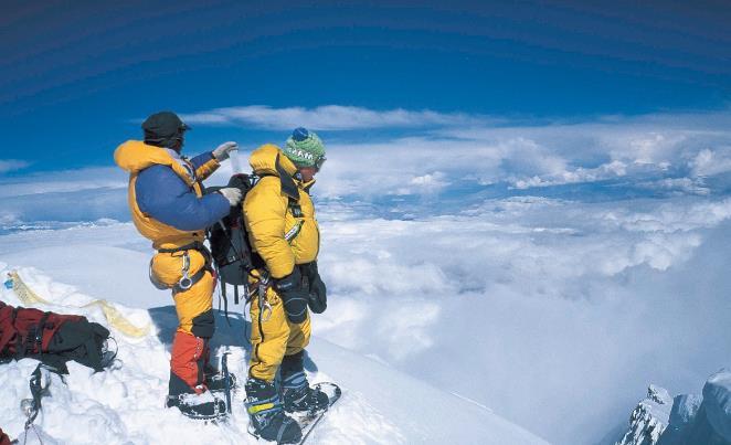 22岁，他从珠穆朗玛峰顶踩着滑雪板冲下去，至今无人复制，却永远留在了雪山上。世