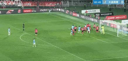 辽宁德比，大连英博凭借斯坦丘的世界波远射（图1），1-0战胜辽宁铁人，豪取五连胜