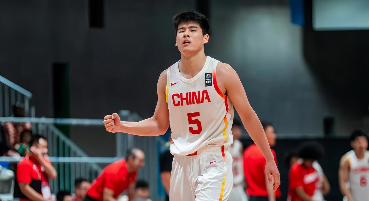 广东宏远男篮总经理朱芳雨朱总算是捡到宝了！没想到这次U19男篮世界杯中国队给人