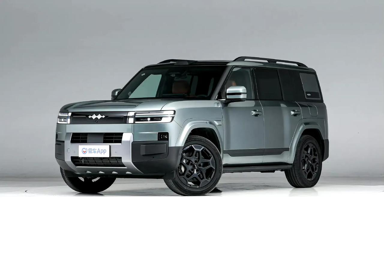 钛7和银河M9,一个是大五座方盒子suv,另一个是家用六座suv,虽然定位不同,