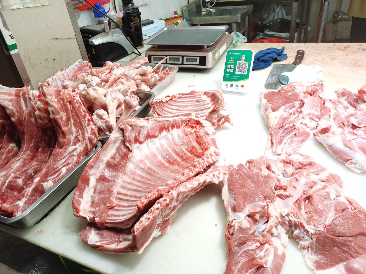 看看郑州今天的牛羊肉多少钱一斤早上去郑密路市场去买羊肉，一问价格，羊肉比汝