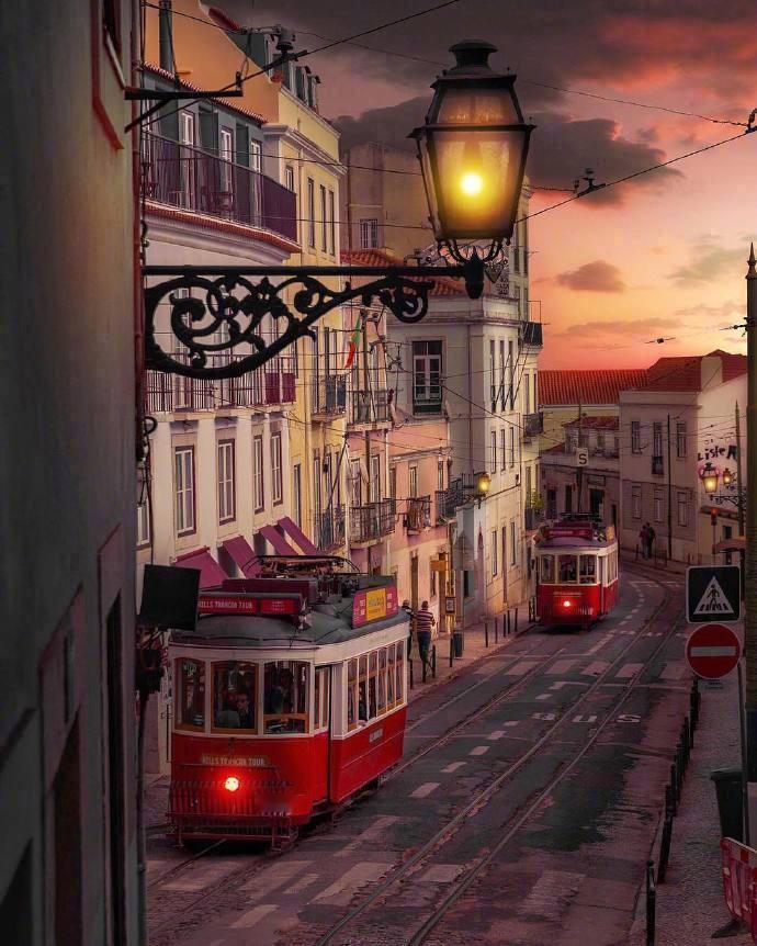 真正能够欣赏你的人，永远欣赏的是你骄傲的样子，而不是你故作谦卑和故作讨喜的样子。