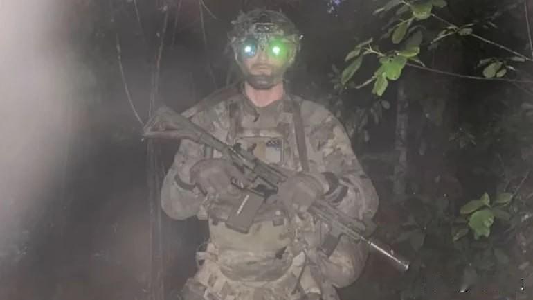 不走运啊，俄媒称，在不明情况下，俄罗斯武装部队击毙了阿列克谢·顿佐夫，他是乌克兰