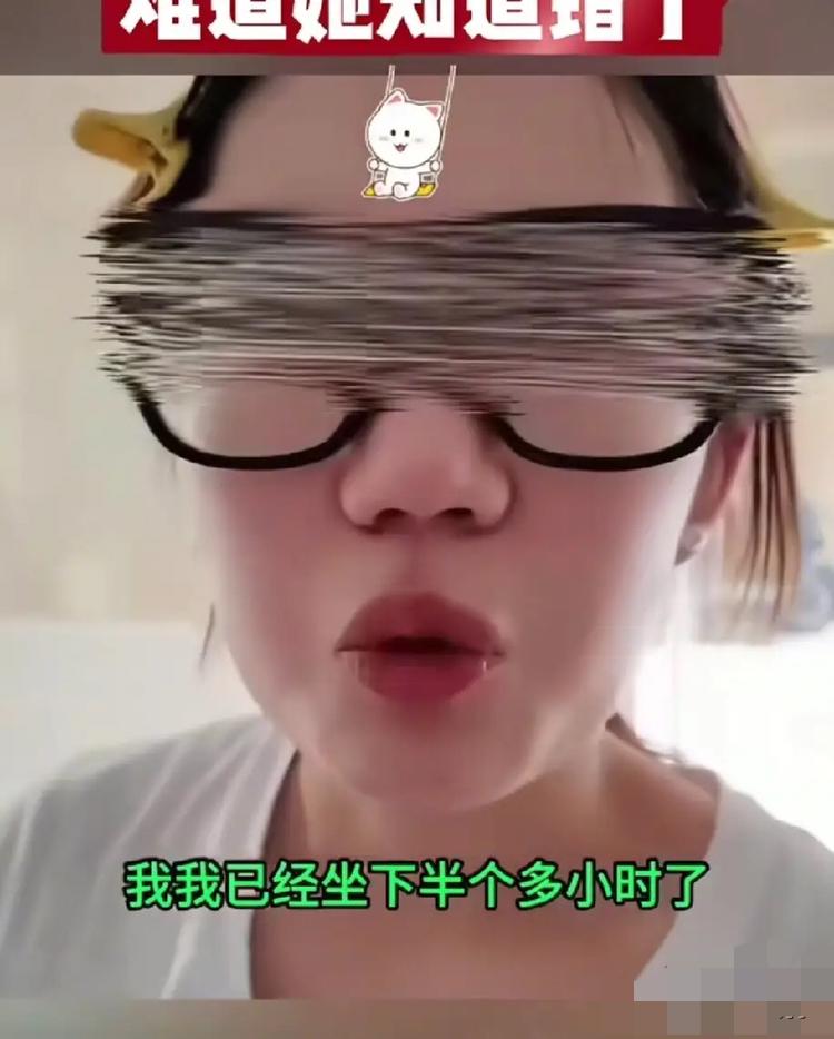 本以为摸臀女已经够离谱了，没想到这位刚上大学的大学生青出于蓝而胜于蓝，直接把两个