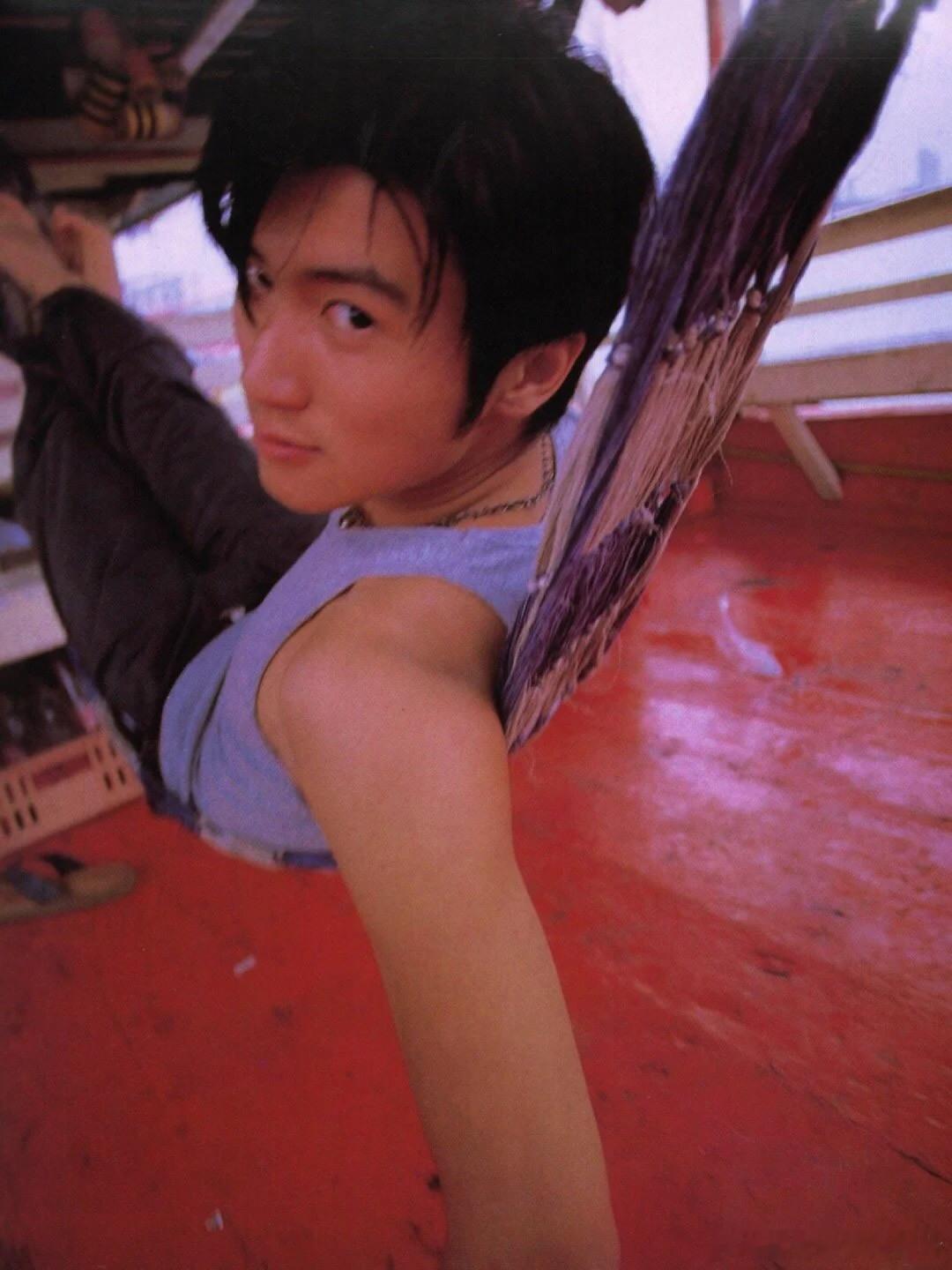 1998年谢霆锋为专辑《HORIZONS》拍摄的写真