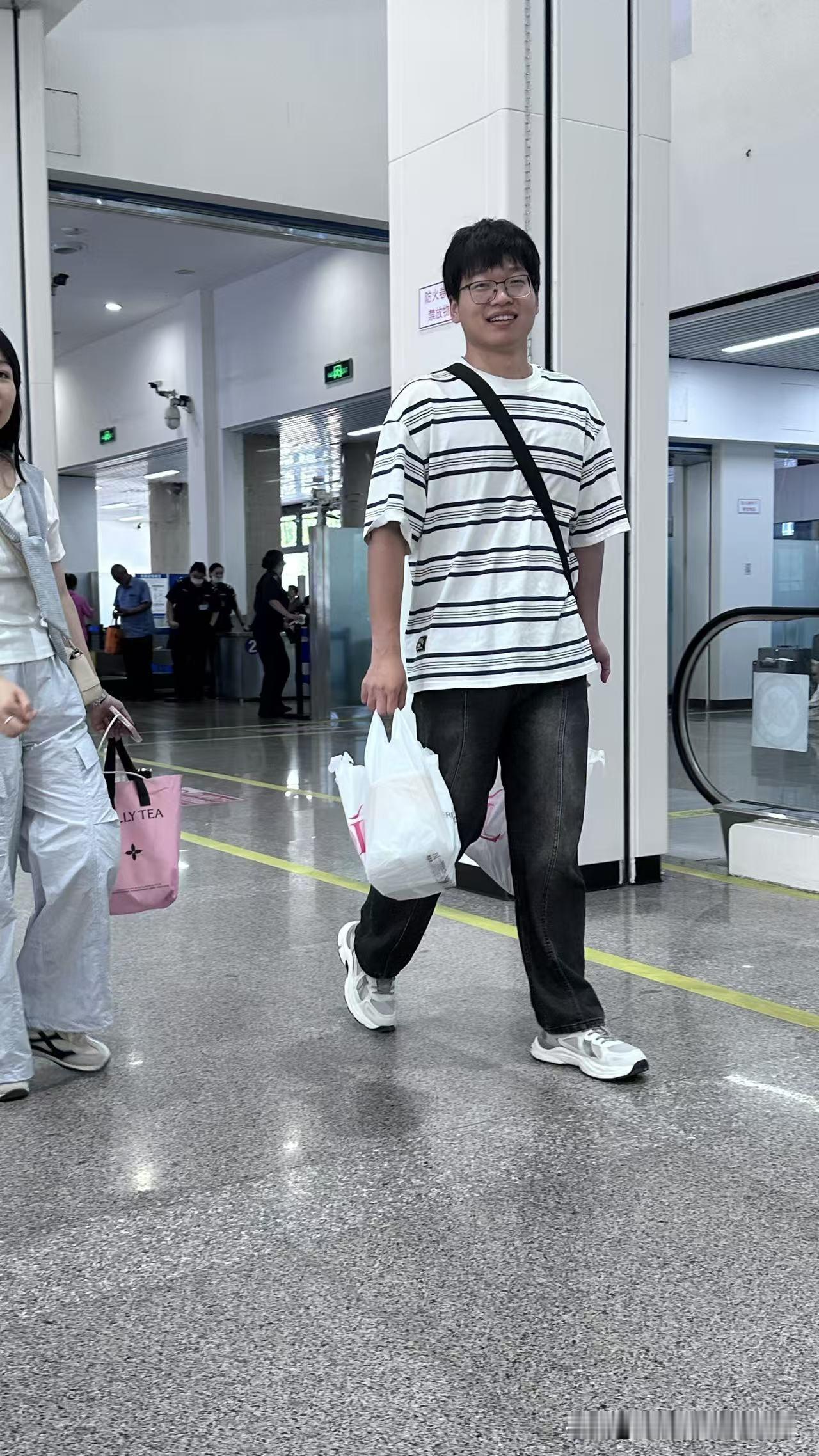【胖东来带来的泼天富贵，许昌接住了而且并不是昙花一现。】每次出行，火车停靠许昌