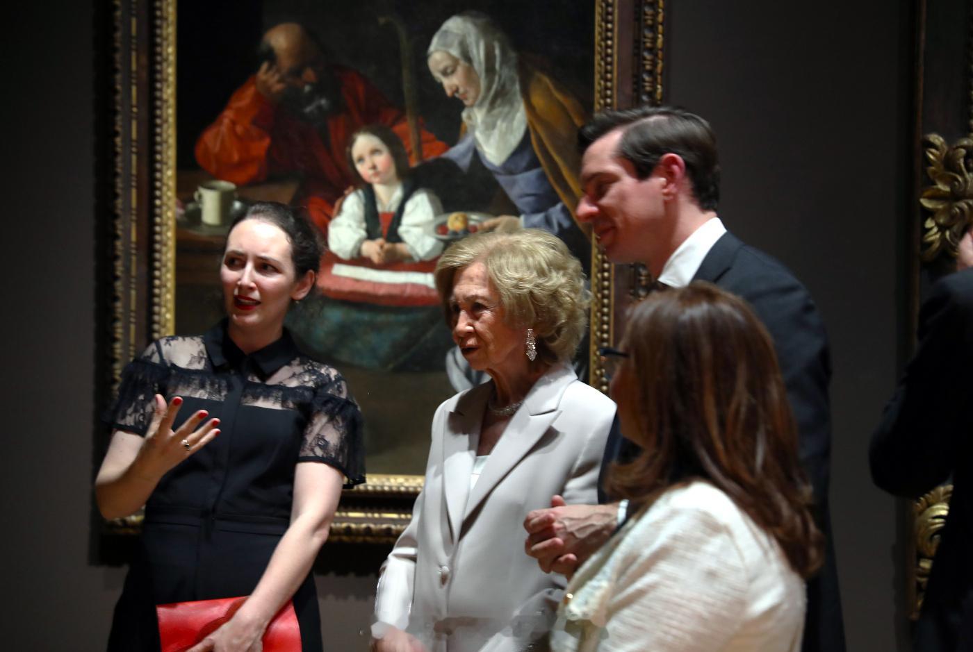 西班牙王室4月29日，索菲亚王后在伦敦国家美术馆出席苏巴兰（Zurbarán）