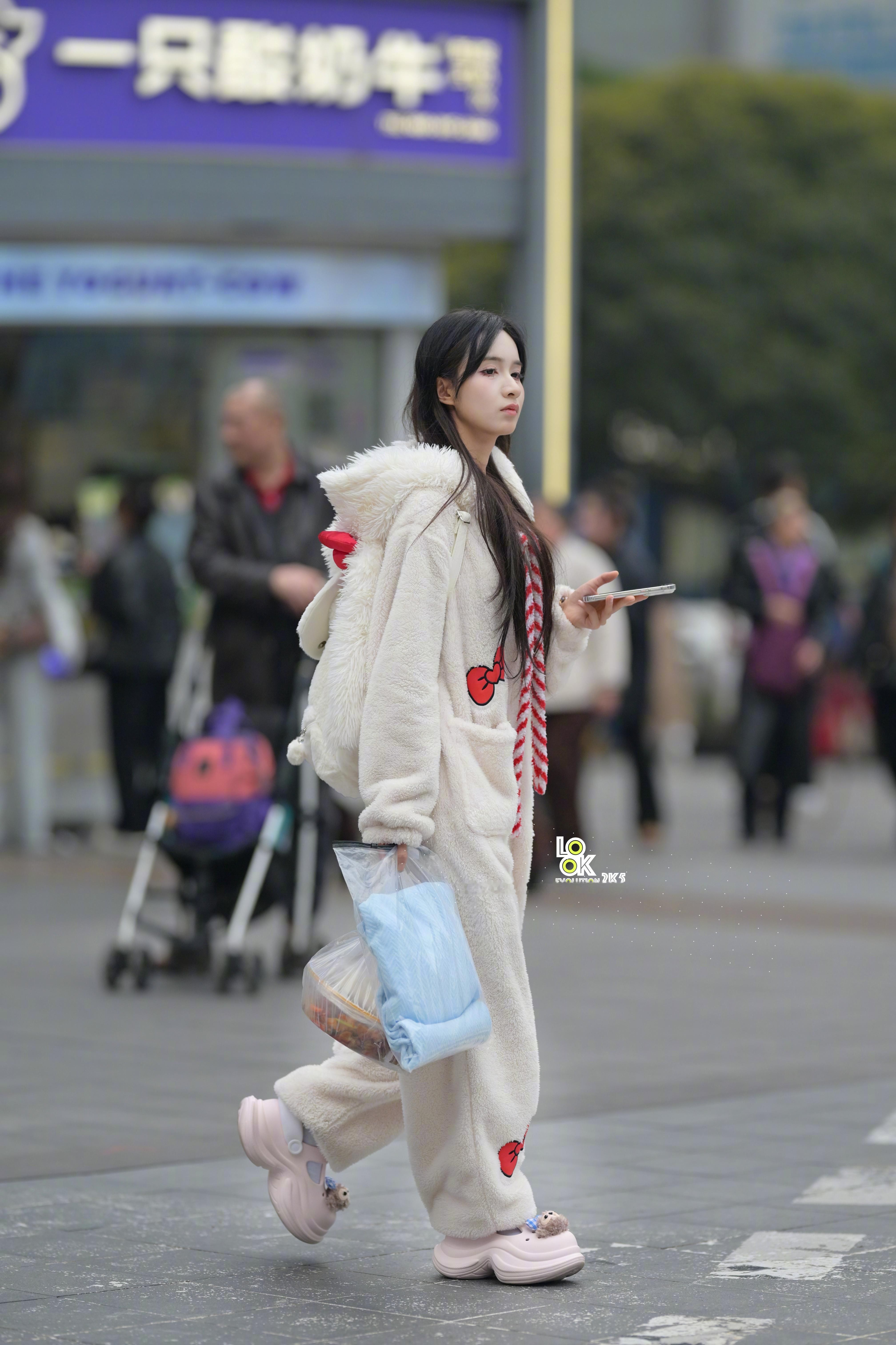 小姐姐有点可爱这好像是家里睡衣