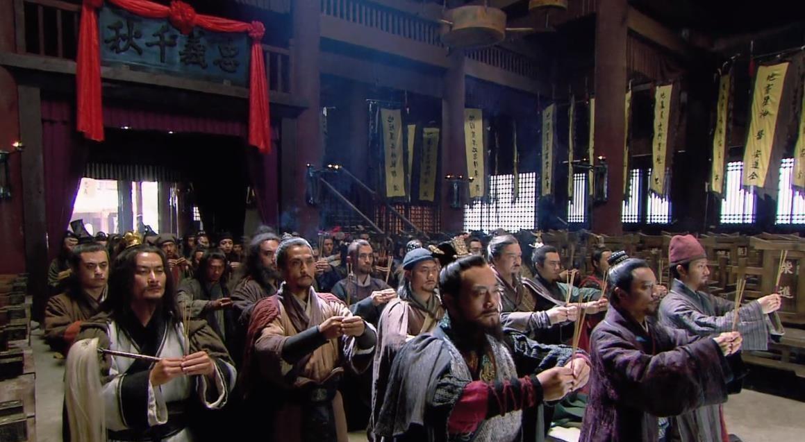 石碣为什么能骗过鲁智深却无法骗过武松、李逵和宋江，这三位好汉又为何都没有揭穿真相