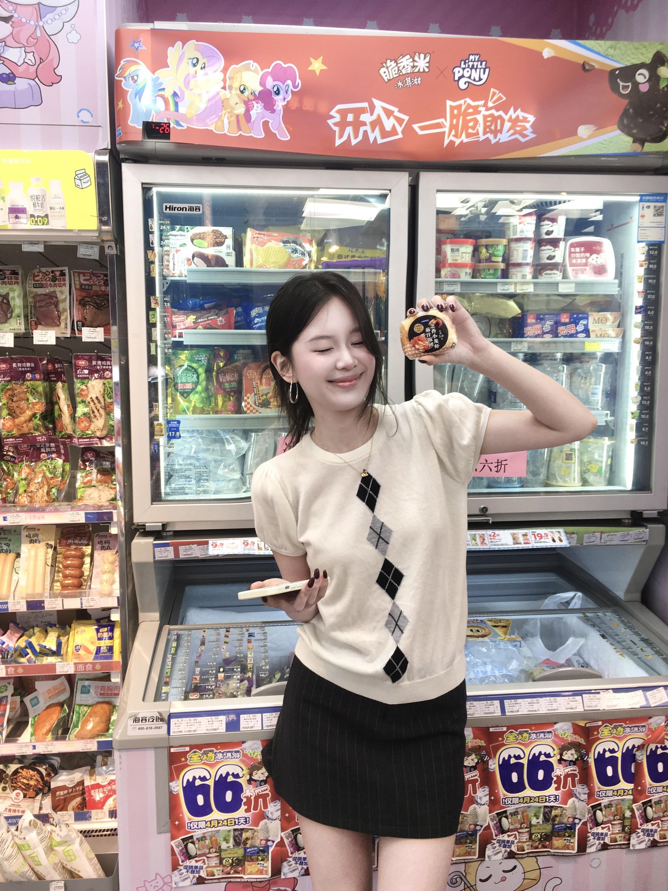 窝在雨天的便利店🏪