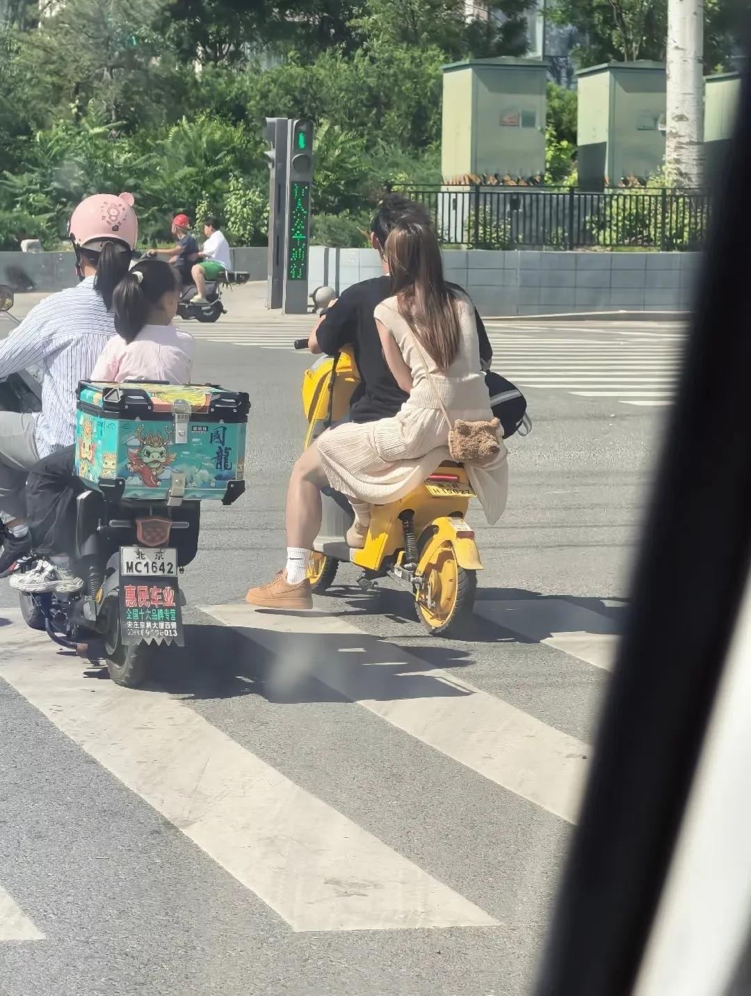 第一眼看错的请举手。