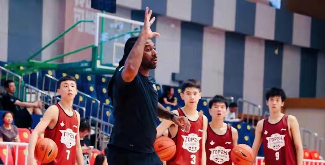 梅奥确实是名不虚传？带领辽宁男篮U15以11分击败广东宏远实验队，要知道宏远实验