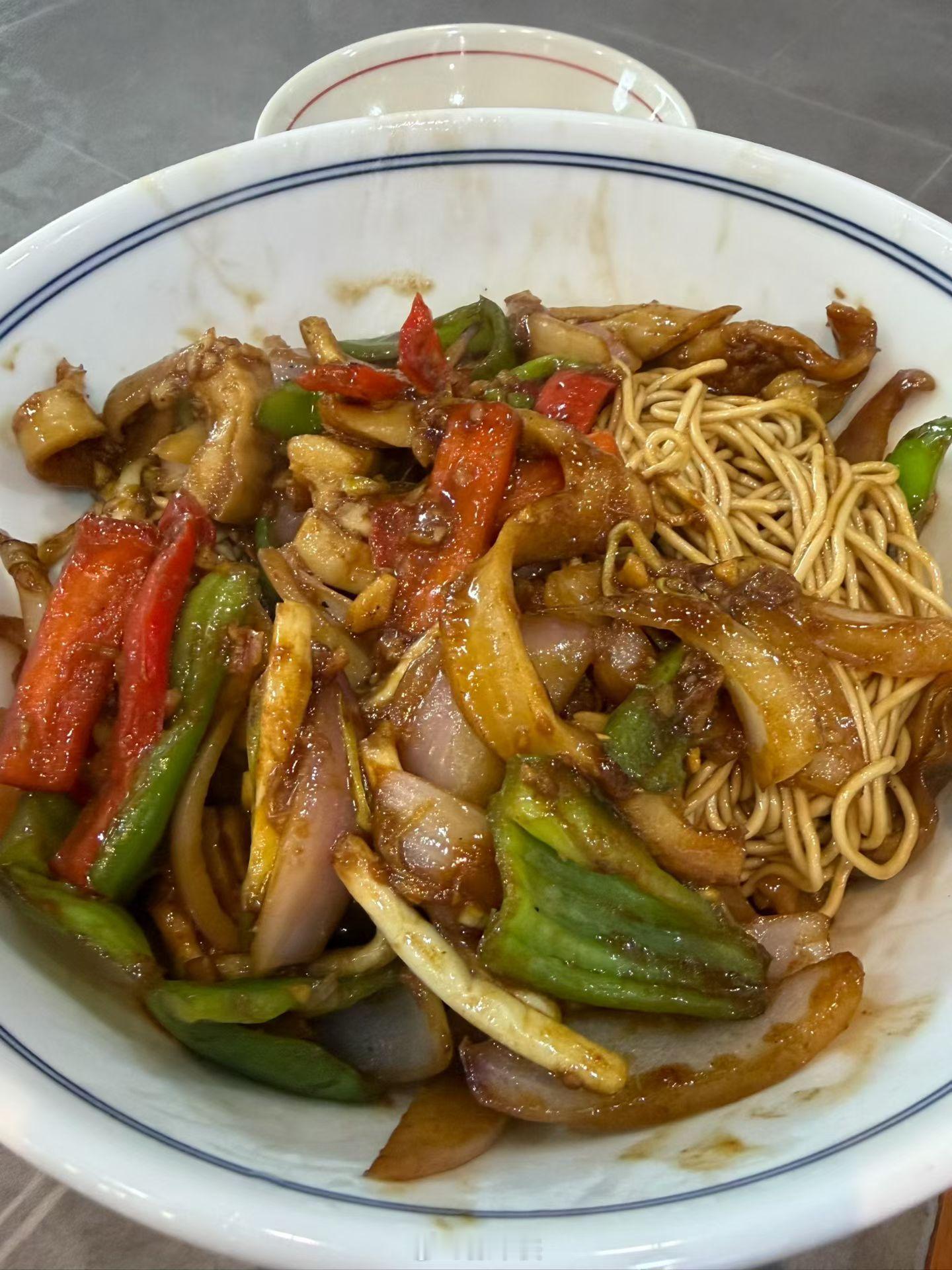 周日忙到这个点才吃午饭，不知道吃啥就吃个面条肯定错不了好好吃饭