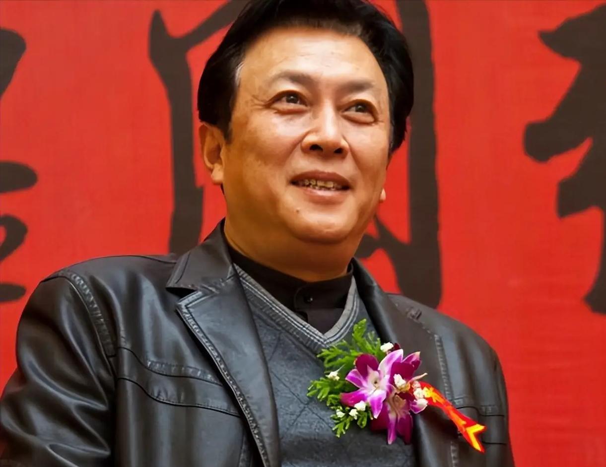 老戏骨唐国强的亲闺女唐莉如今都已经43岁啦，谁能想到，这位本该风光无限的星二代，