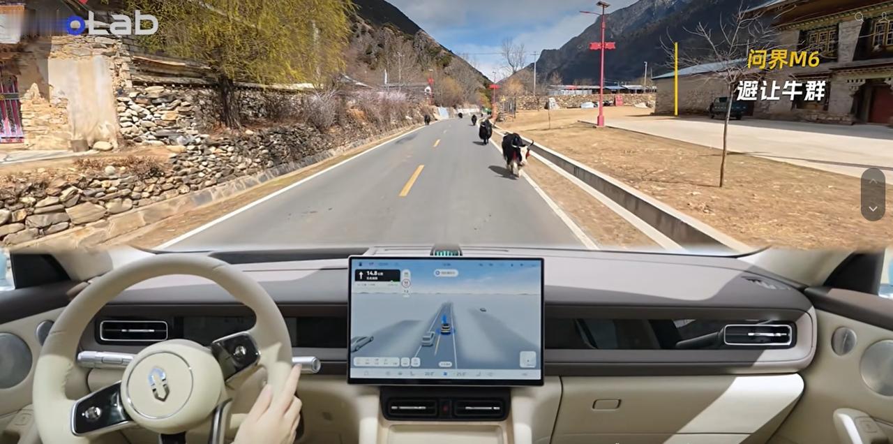 如果把问界M6这段路测拿给一个不太懂车的人看，我觉得他大概率也能一下看懂重点。因