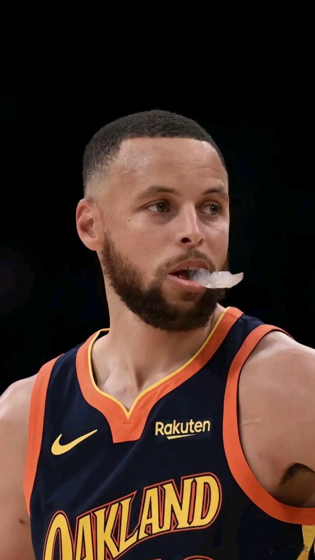 勇士队55场常规赛过后，队内总得分排名一览：01、库里，39场，10