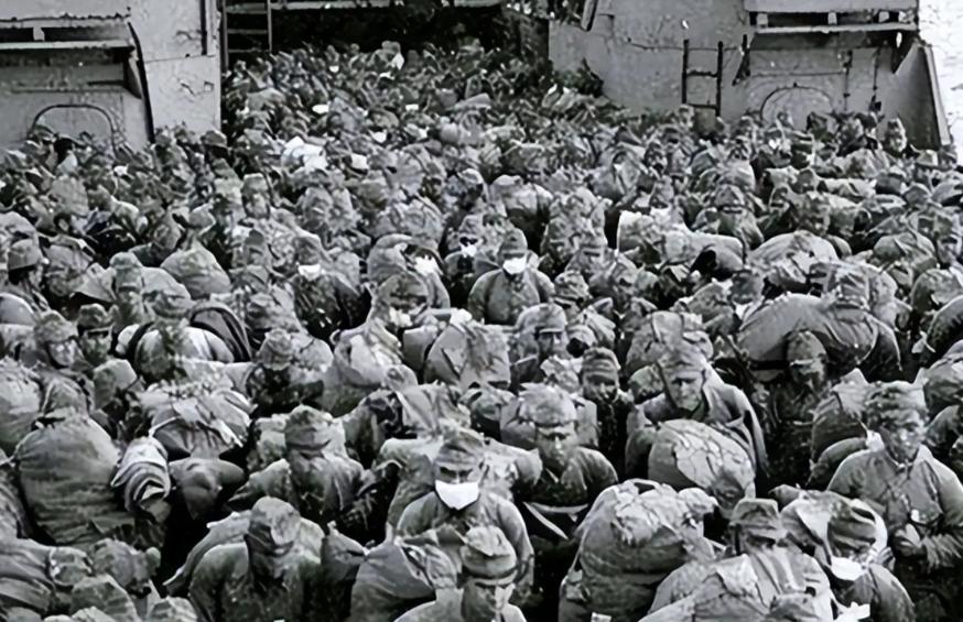 1945年，60万日军俘虏被押往西伯利亚，活下来的却只有40万，活下来的人后来哭