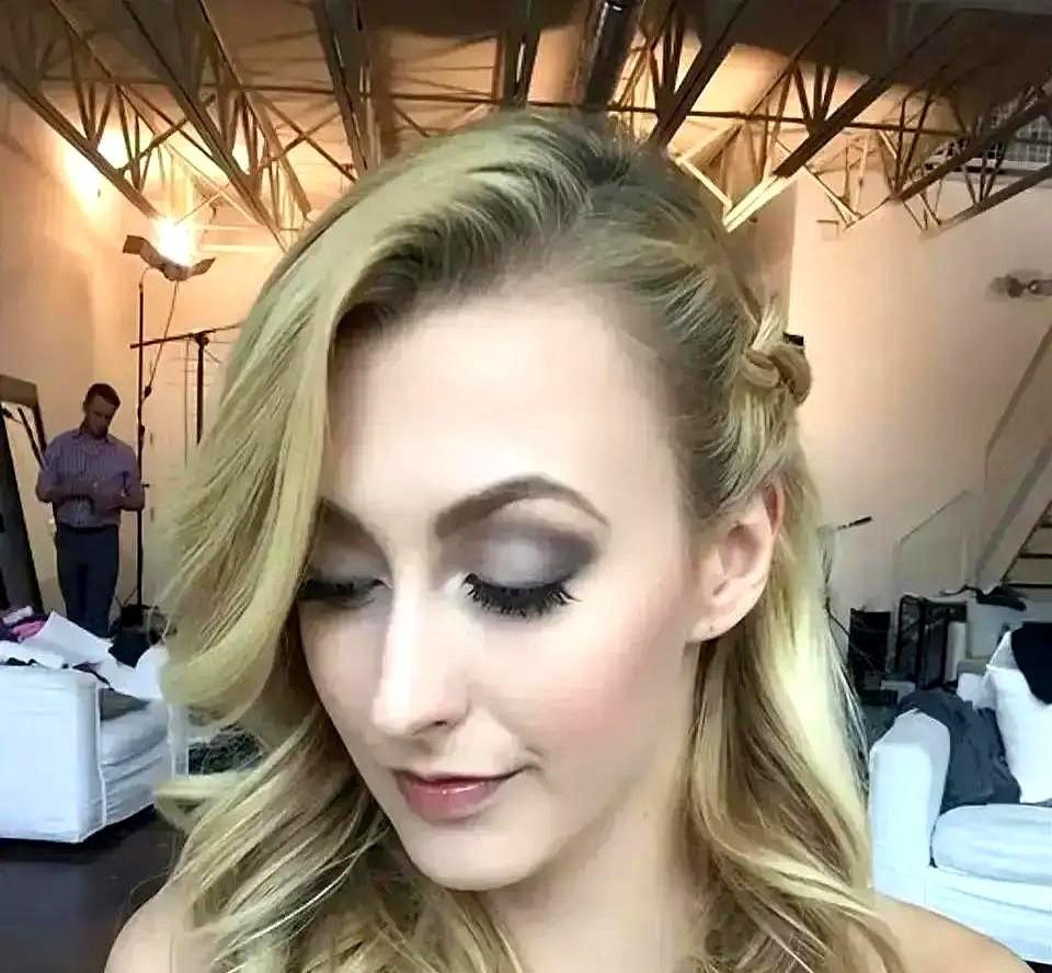 从成人片到Netflix单集12万，她用了三年。片酬暴涨400倍。主演剧集登