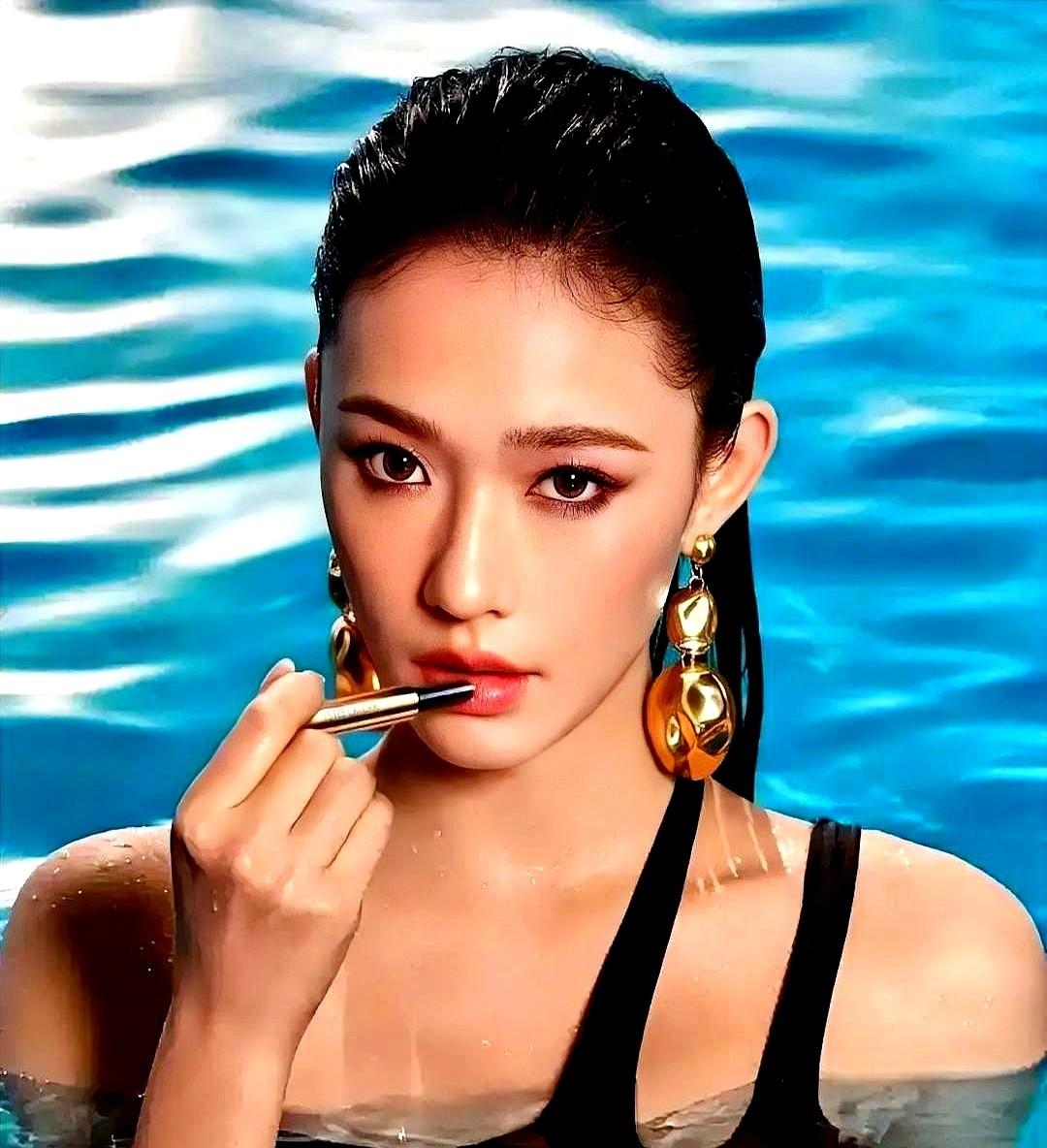 周星驰的《美人鱼2》就这样被雪藏了，八年，一个硬盘，一堆心血。男一号近三成戏