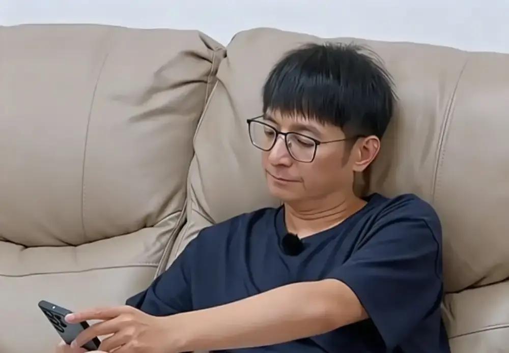 我提供的内容原封不动地放在文章的第一段，第二段开始你的续写。 李维嘉，201