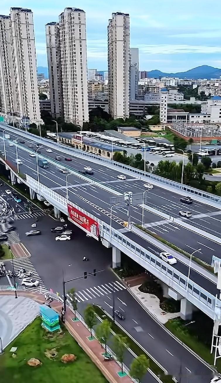 江西赣州，放在全国，这是一座普通的三线城市，但在江西省内，基本上除了南昌就数赣州