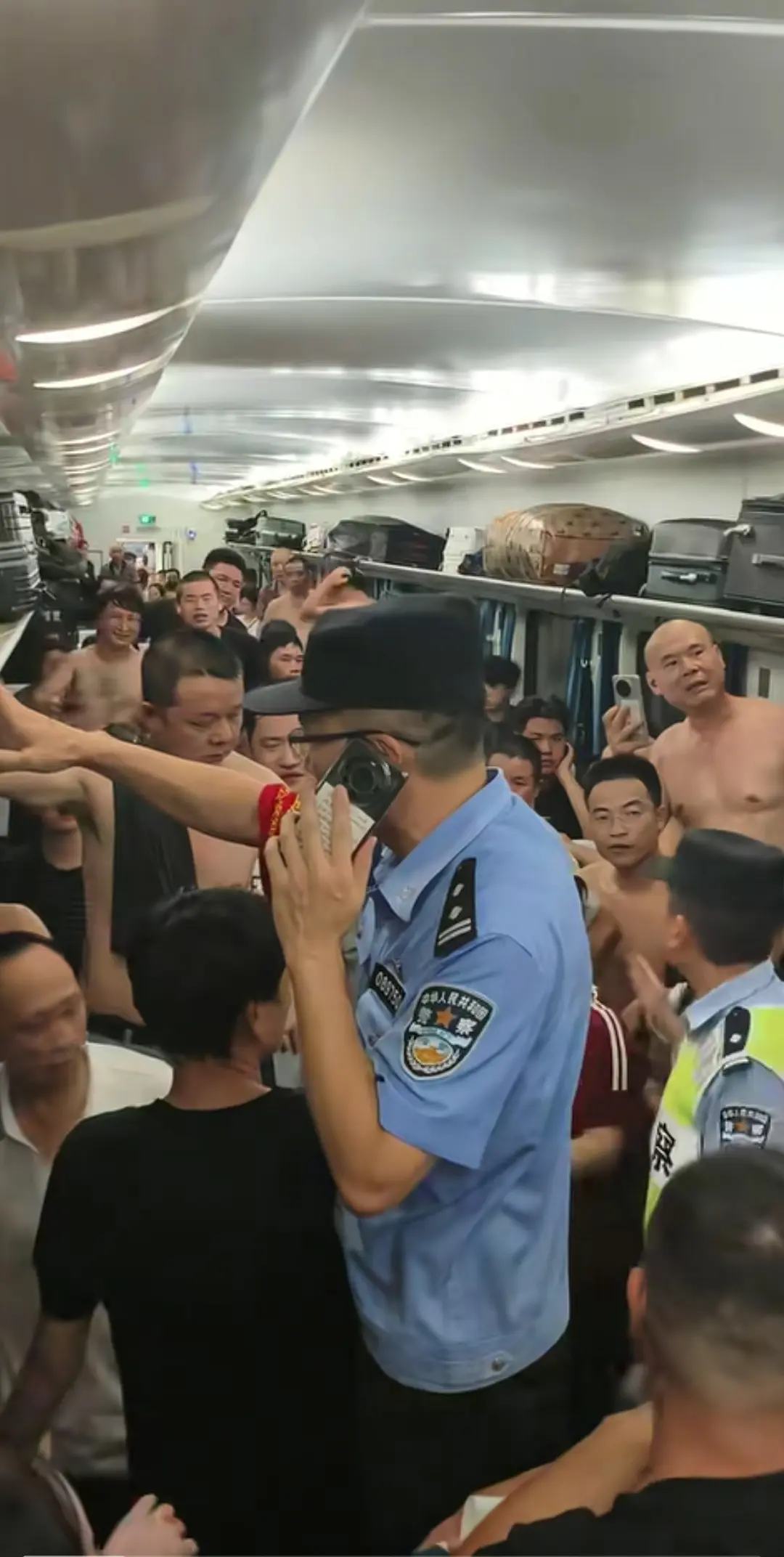 这也太夸张了吧，这是在干嘛？