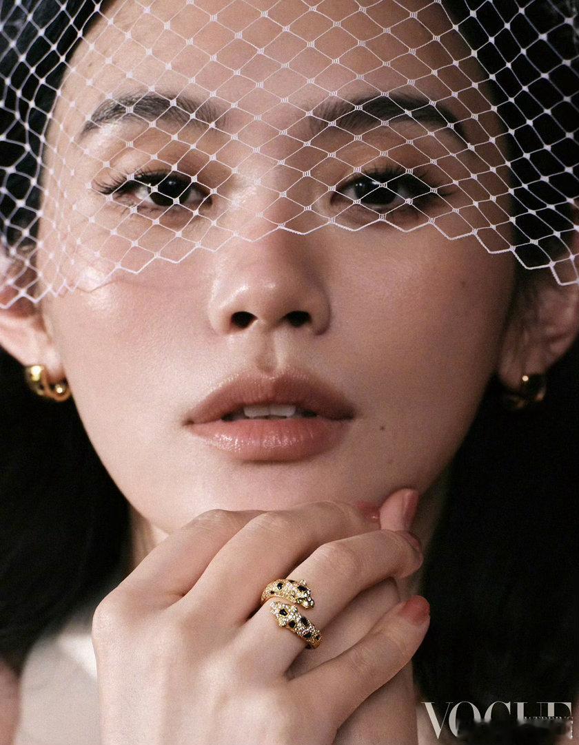 VogueWedding拍了奚梦瑶何猷君封面👰超模出身自带绝佳镜头感，Cart