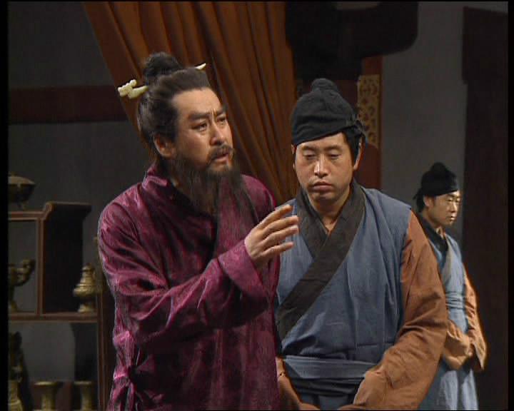 官渡之战袁绍虽然败得惨，但依旧很有实力。在袁绍死后，三个儿子内耗，让曹操占了大便