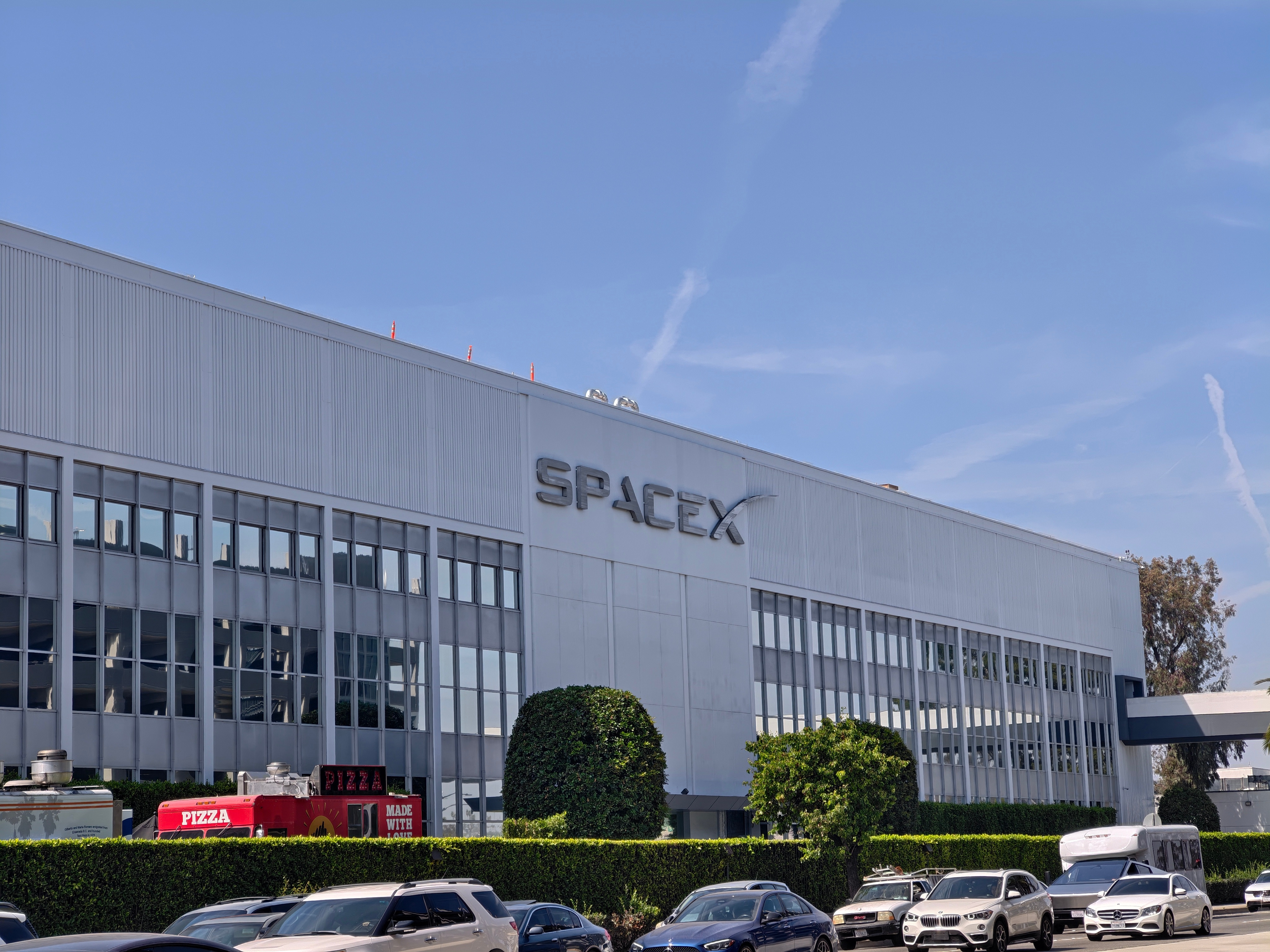 打卡SpaceX总部。2015年12月21日，猎鹰9号B10