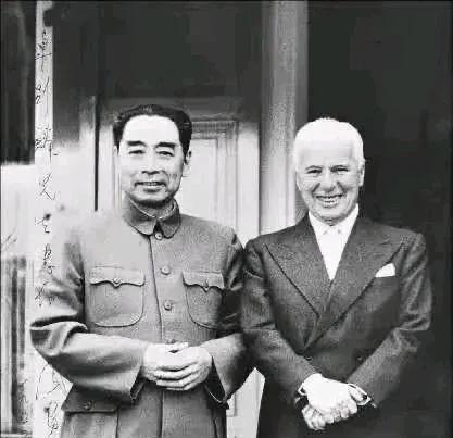 1954年，周总理邀请卓别林品尝北京烤鸭，卓别林吃完之后，面露难色：“中国烤鸭果