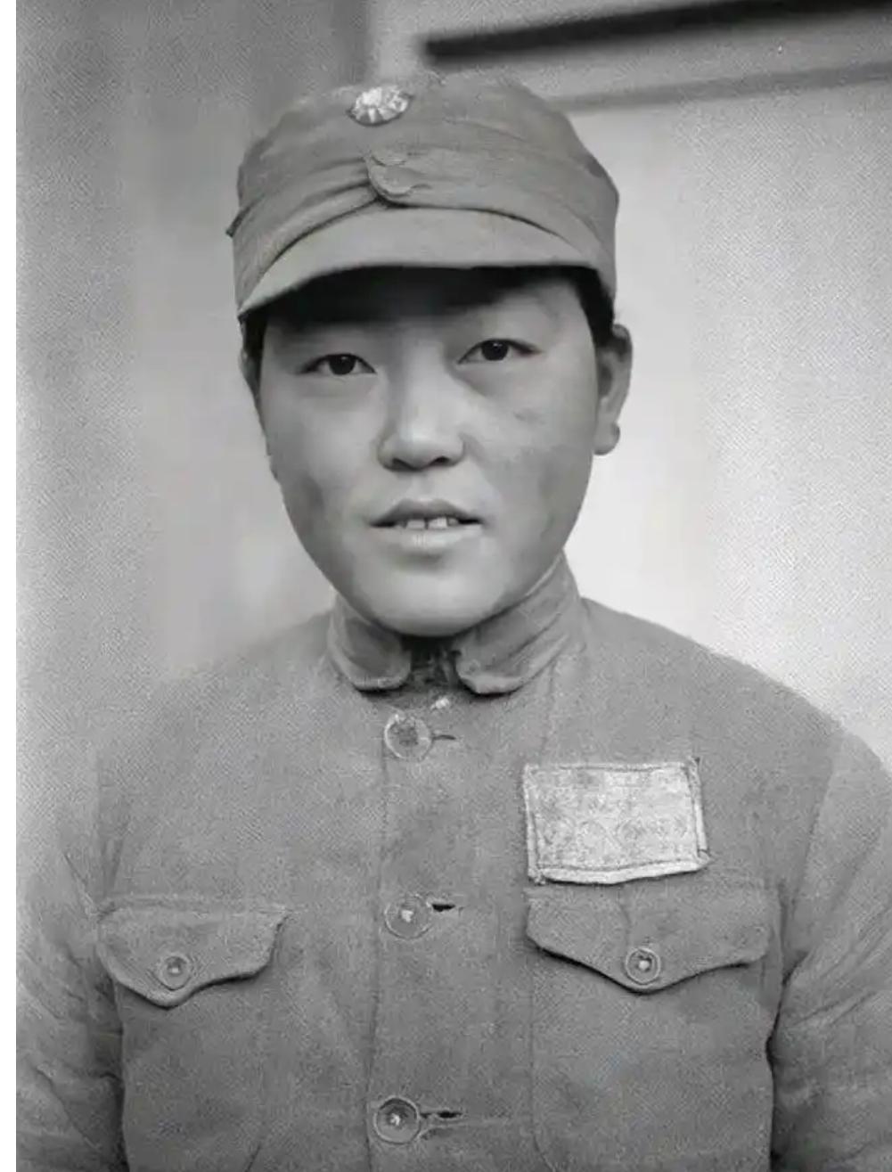 周咏南（1900-1979），湖南祁阳人，原是乡村小学教师，39岁携子考黄埔、4